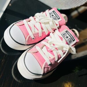 Converse Kids low top Pink big kids size 1